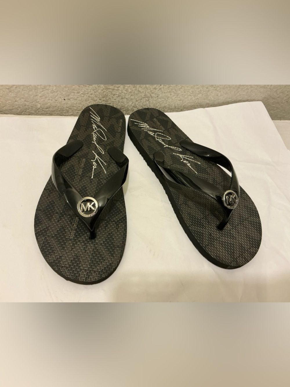 Michael Kors Black Logo Jelly Flip Sandals size 8